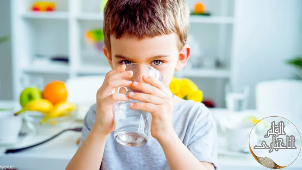 كيفية جعل الماء جزءا من النظام الغذائي اليومي للأطفال