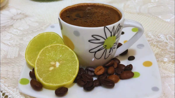 انقاص الوزن: شرب القهوة بالليمون بعد الأكل لتخسيس طريقة مجربة